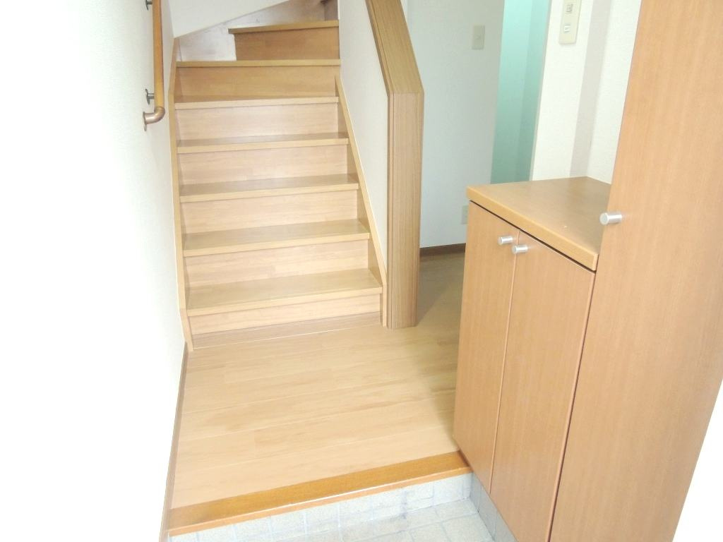 クレセールおおつ野Ａの玄関|玄関