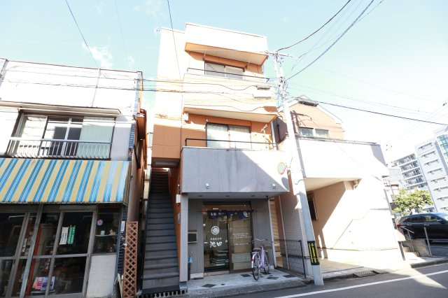 ベルエアー東中神の外観