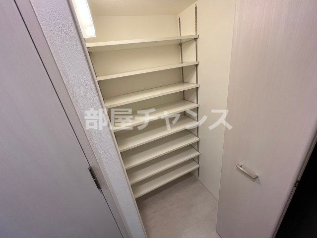 メイクス名駅南Ⅱの収納|こまごまとしたものを収納できそうですね