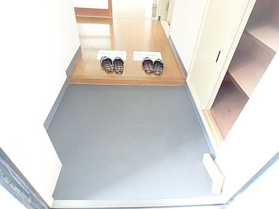 白い小さなＭａｎｓｉｏｎ六甲の玄関