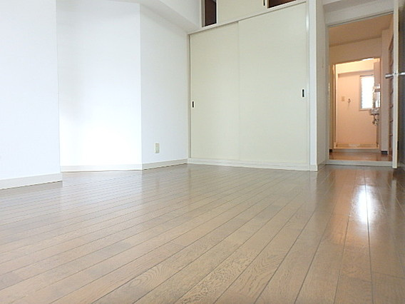 白い小さなＭａｎｓｉｏｎ六甲の居間・リビング