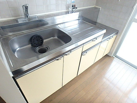 白い小さなＭａｎｓｉｏｎ六甲のキッチン