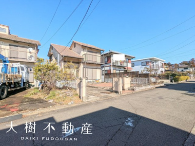 【前面道路含む現地写真】 | 南側に広くとれたお庭が魅力♪厚木市宮の里　中古戸建て | キレイな街並みの分譲地内！