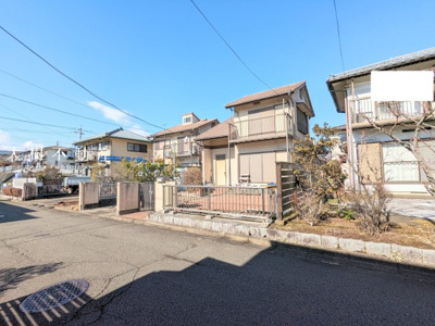 【前面道路含む現地写真】 | 南側に広くとれたお庭が魅力♪厚木市宮の里　中古戸建て | 都市ガスが利用になれます