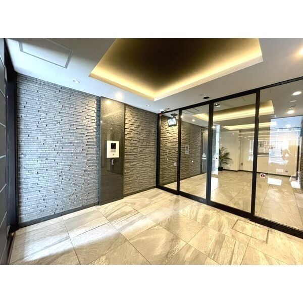 エスリード栄クロスシティのエントランス|清潔なエントランスです