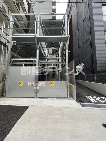 エスリード栄クロスシティの駐車場|車をお持ちの方に嬉しい駐車場付きの物件です