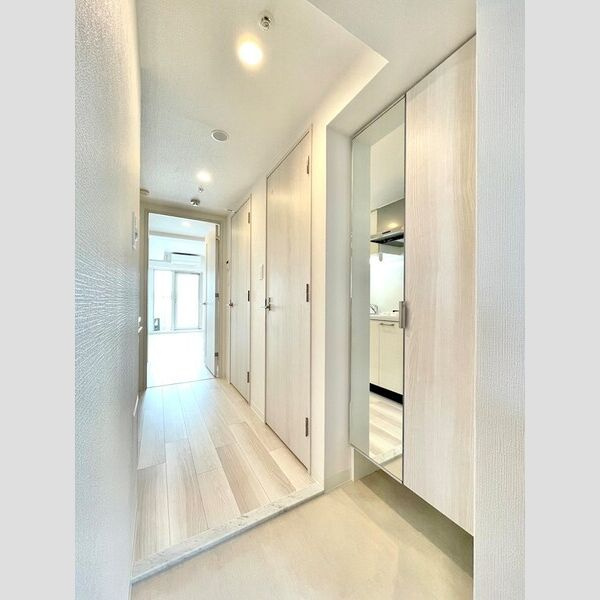 エスリード栄クロスシティの玄関|きれいな玄関です