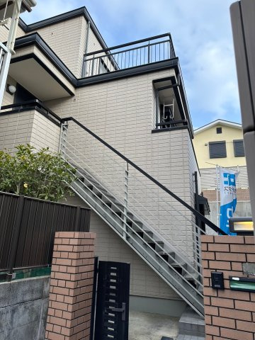 明石市大久保町大久保町　中古戸建　の外観|●年中無休：見学時間9:00～20:00・当日予約可●　数少ない二世帯住宅になります。キッチン・玄関ドア・お風呂・リビング・などすべて２つございます。