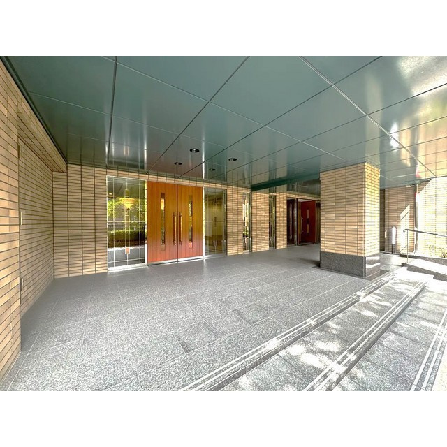 名古屋市千種区新池町２丁目の賃貸マンションのエントランス