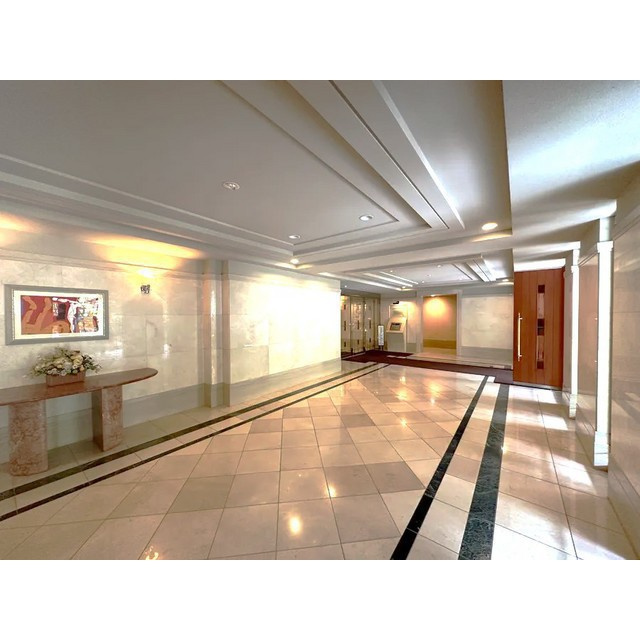 名古屋市千種区新池町２丁目の賃貸マンションのエントランス