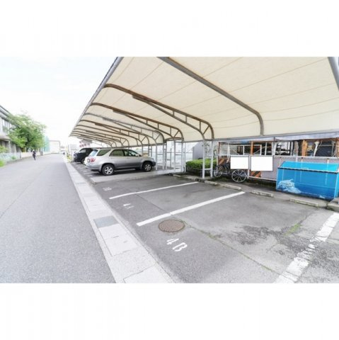 ユートピアハイツ　コジマの駐車場