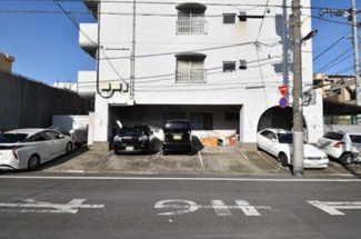 【駐車場】