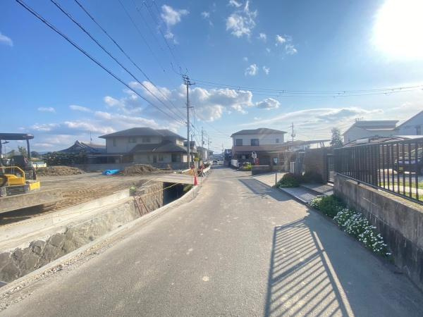 和歌山市六十谷分譲地（5号地の内容）の前面道路含む現地写真