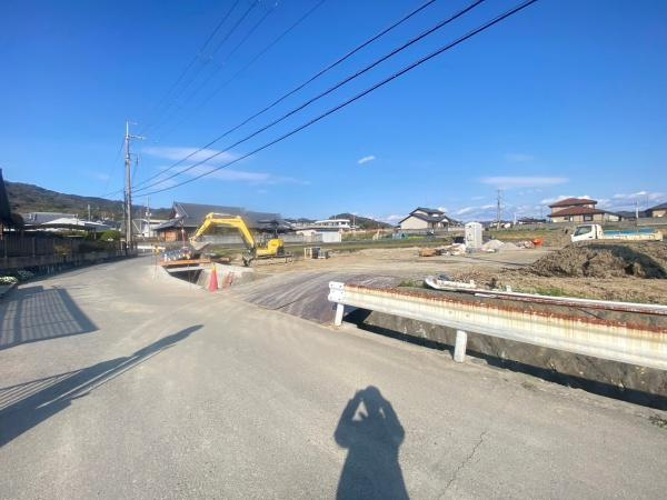 和歌山市六十谷分譲地（5号地の内容）の前面道路含む現地写真