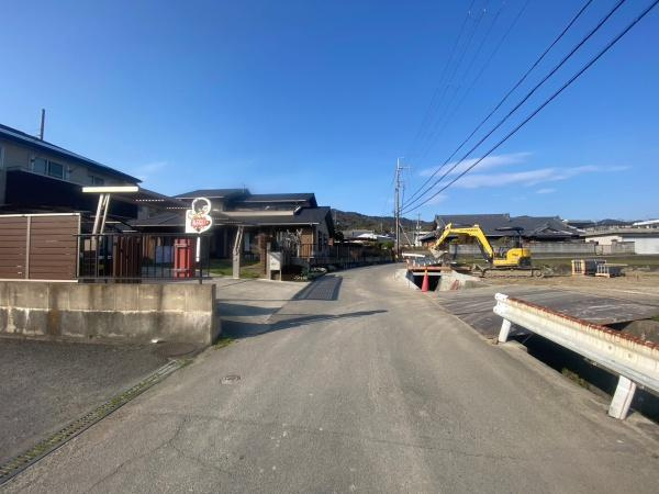 和歌山市六十谷分譲地（5号地の内容）の前面道路含む現地写真