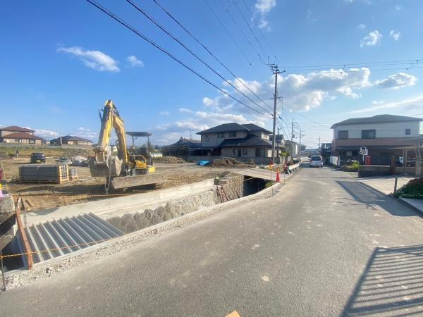 和歌山市六十谷分譲地（5号地の内容）の前面道路含む現地写真