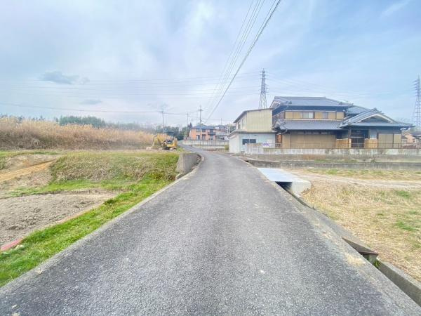 橋本市妻　中古戸建の前面道路含む現地写真