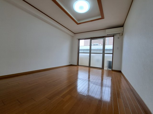 メープル甲子園の洋室