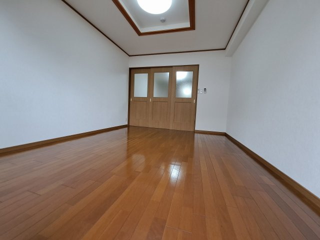 メープル甲子園の洋室