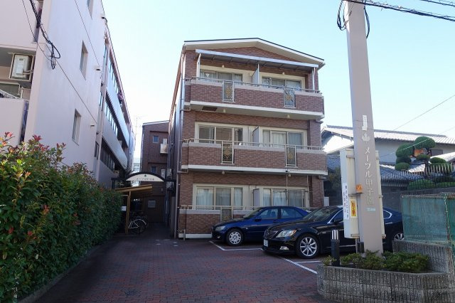 メープル甲子園の外観