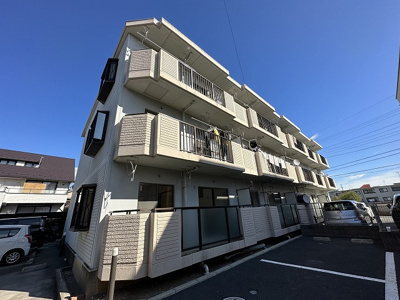 【外観】 | サニーコート | 南武線「宿河原」駅まで徒歩7分！鉄筋コンクリートの3階建てマンションです♪通勤通学はもちろん、お買い物やお出かけにもGood☆