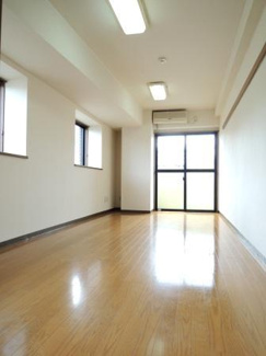 【洋室】 | エランドール | 日当たり良好