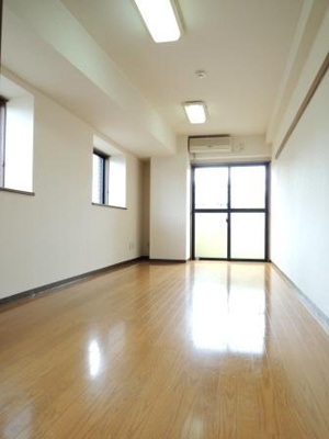 【洋室】 | エランドール | 日当たり良好