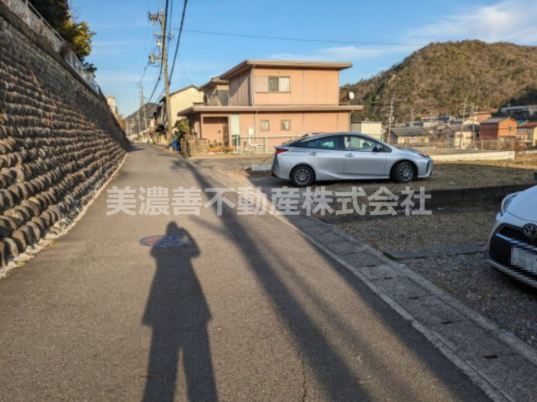 ６２６６２　岐阜市岩田坂土地の前面道路含む現地写真