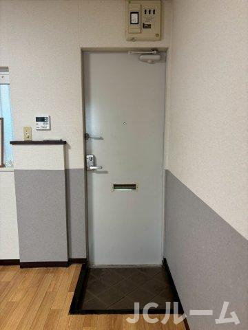 コーポサンフラワーの玄関