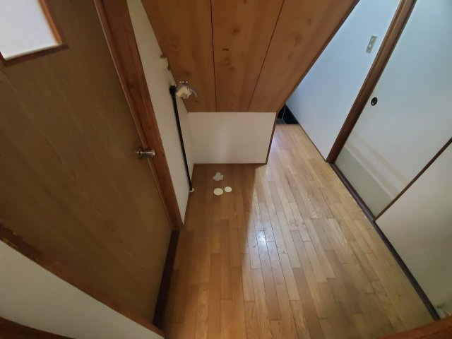 国分町借家の内装|室内に洗濯機置き場があります。