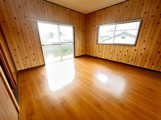 国分町借家のその他|落ち着いた色調の洋室です