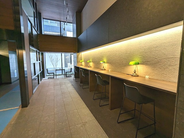 Urbanex KURAMAE RESIDENCEの設備|ロビーに無料Wi-Fiあるワークスペース