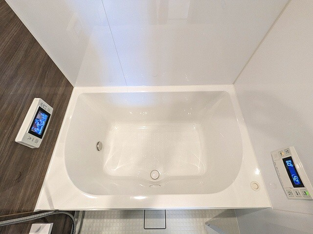 Urbanex KURAMAE RESIDENCEの設備|追焚オートバス、浴室換気乾燥機、浴室TV付、大型のシャワーヘッドです