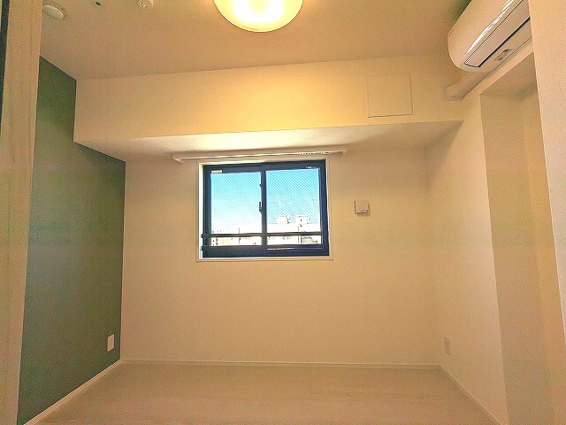 Urbanex KURAMAE RESIDENCEの設備|4.5帖洋室、インターネット無料、エアコン照明付き、ウォークインクローゼットです、上層階は窓からスカイツリー、隅田川花火見えます