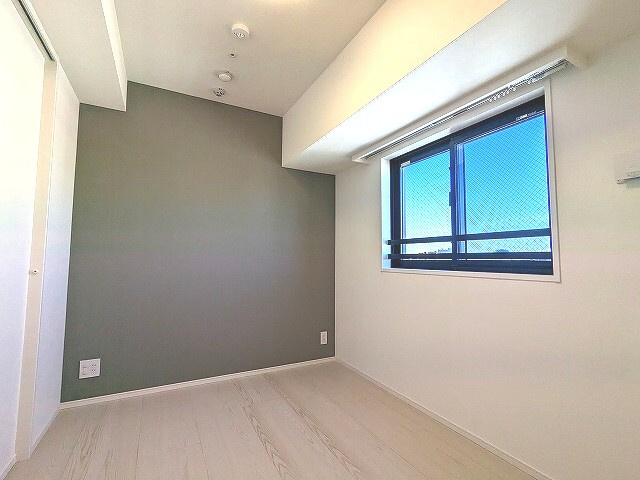 Urbanex KURAMAE RESIDENCEの設備|4.5帖洋室、インターネット無料、エアコン照明付き、ウォークインクローゼットです、上層階は窓からスカイツリー、隅田川花火見えます