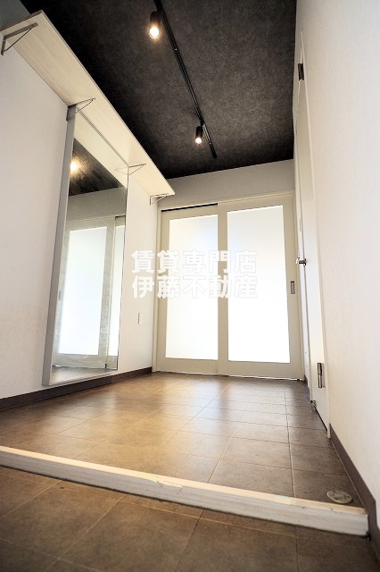 Gallery庄内通の玄関