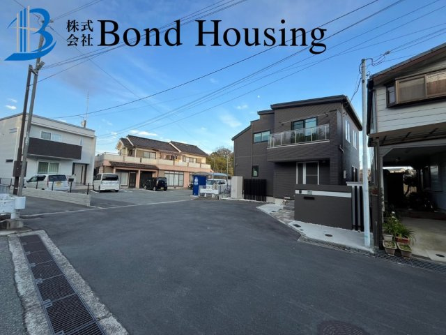 オール電化　令和1年6月築　西区玉津町高津橋　良質戸建の前面道路含む現地写真
