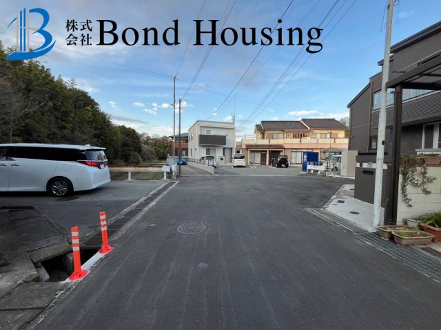 オール電化　令和1年6月築　西区玉津町高津橋　良質戸建の前面道路含む現地写真