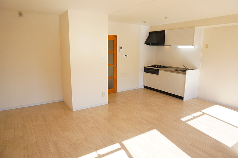 林田マンションの居間・リビング|広々14畳のリビングです。