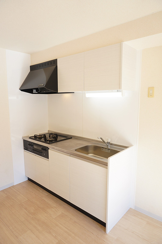 林田マンションのキッチン|3口ガスコンロ付きのキッチン