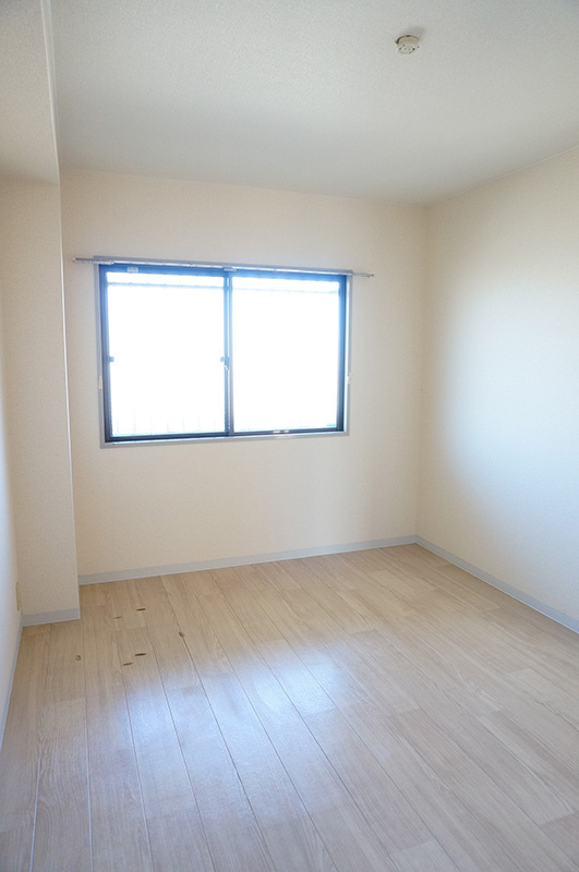 林田マンションの洋室