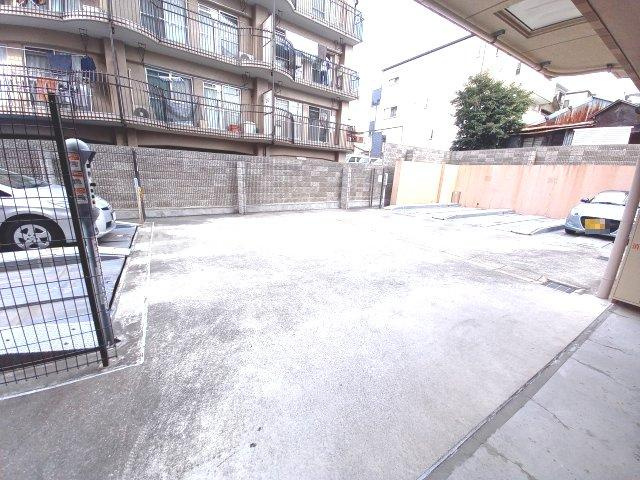 エステムコート神戸県庁前Ⅲフィエルテの駐車場