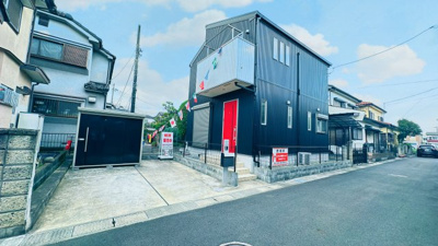 【外観】 | 越谷市弥栄町2丁目　中古戸建 | お洒落なガルバリウム鋼板の注文住宅です♪