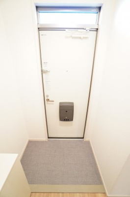 【玄関】 | シャルマンD棟 | ※同物件・同タイプの写真です。
