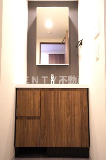 【洗面所】 | Ｊ．ＧＲＡＮ　Ｃｏｕｒｔ　品川西大井ＥＡＳＴ | コンパクトで使いやすい洗面所