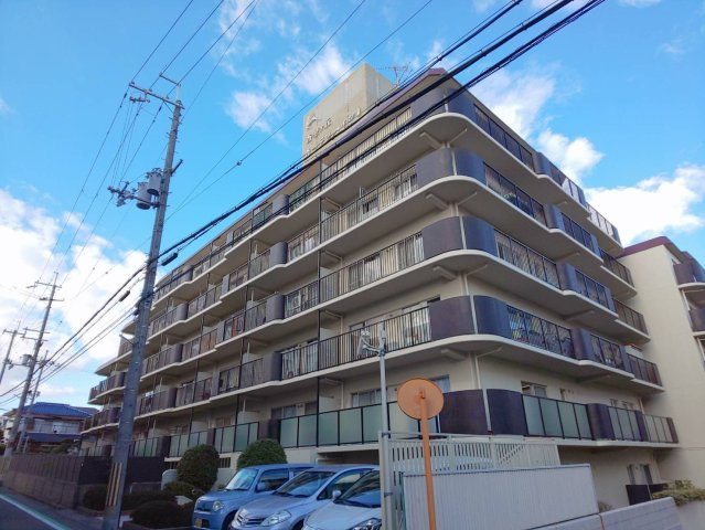 香里ヶ丘ガーデンハイツIIの外観|新しい生活にいかがでしょうか？外観はお住まいの顔になります。こだわりたいポイントですね。外壁塗装や屋根塗装のご相談も承っております。
■現地内覧・資金計画相談・住宅ローン相談もお問合せ受付中■