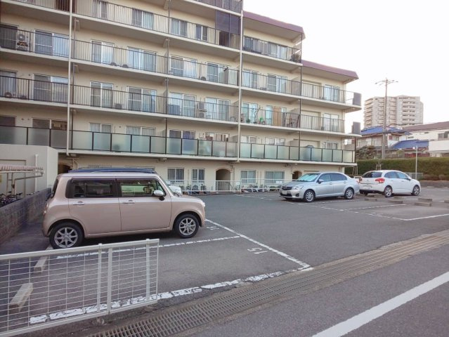 香里ヶ丘ガーデンハイツIIの駐車場|駐車場
■物件内覧・資金計画相談・住宅ローン相談、リフォーム相談、お問合せ受付中■
※当日・翌日のご内覧、ご相談はお電話でのお問合せがスムーズです！