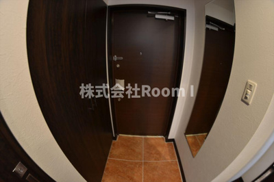 【玄関】 | プレジオ本町 | 明るい玄関です