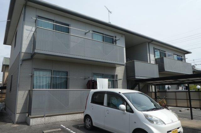 総社市福井のアパートの外観