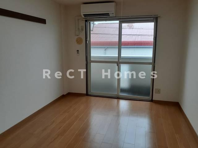 姫路市南条１丁目のアパートの居間・リビング